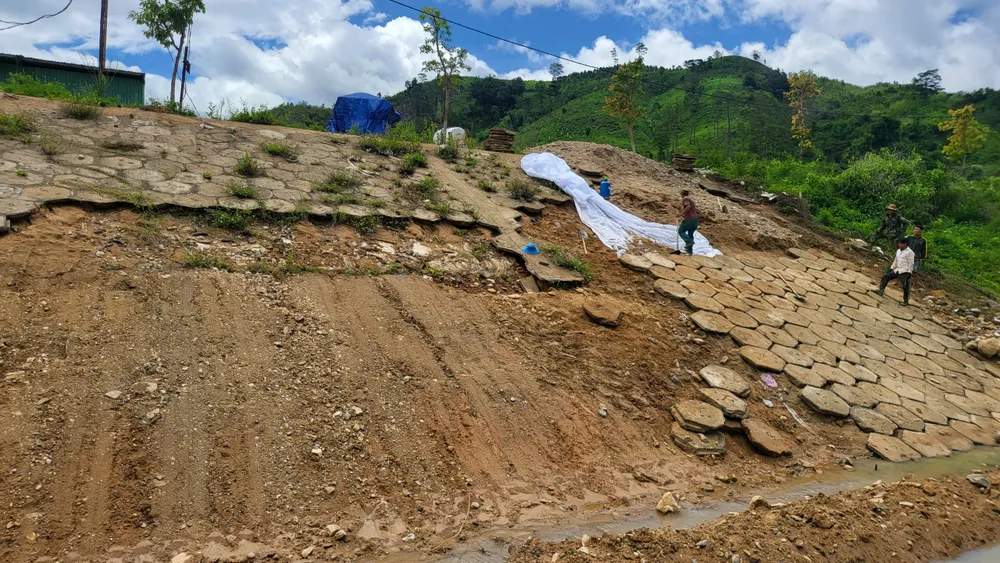 Kè chống sạt lở bị sạt lở