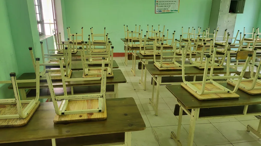 Bàn ghế sửa chữa đã được đưa về các trường