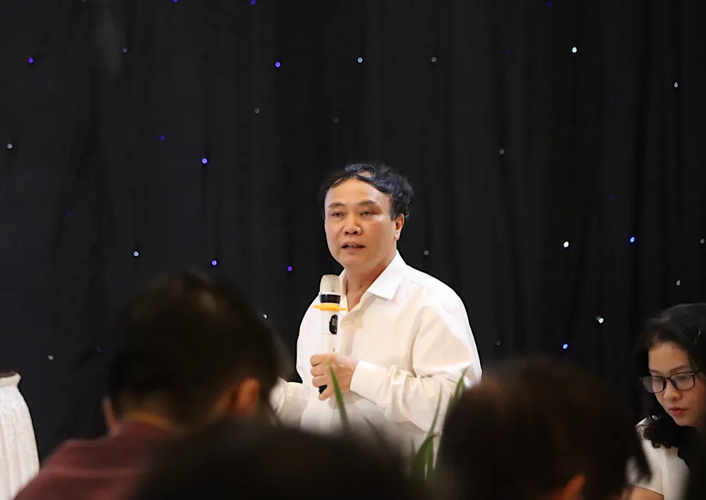 Lãnh đạo Cục Kinh tế hợp tác và phát triển nông thôn phát biểu Lãnh đạo Cục Kinh tế hợp tác và phát triển nông thôn phát biểu