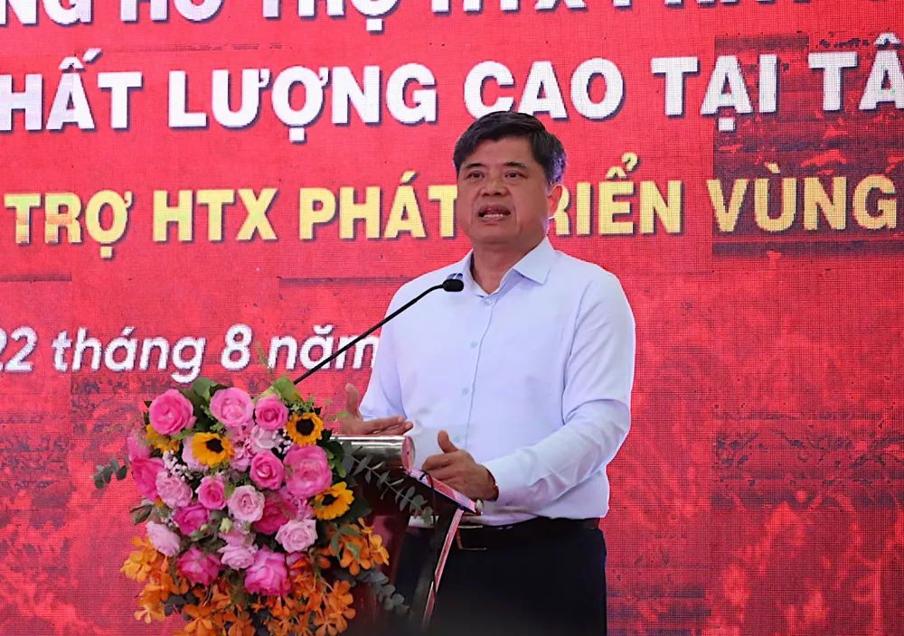 Thứ trưởng Bộ NN-PTNT Trần Thanh Nam phát biểu tại lễ khởi công triển khai thi công xây lắp hợp phần 5 Thứ trưởng Bộ NN-PTNT Trần Thanh Nam phát biểu tại lễ khởi công triển khai thi công xây lắp hợp phần 5