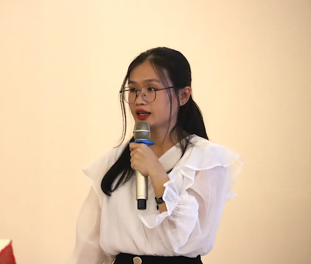 Đại biểu tham gia hội nghị phát biểu Đại biểu tham gia hội nghị phát biểu