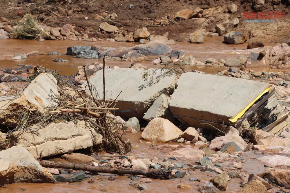 Bê tông bị nước cuốn