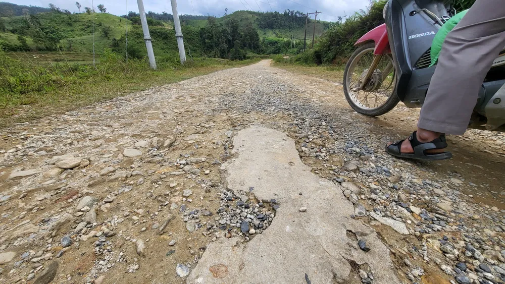 Đường bị hư hỏng Đường bị hư hỏng