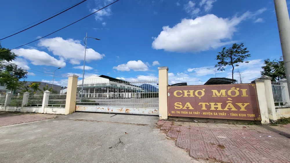 Chợ mới Sa Thầy