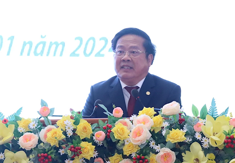 Ông Lê Ngọc Tuấn, Chủ tịch UBND tỉnh Kon Tum phát biểu chào mừng hội nghị. Ảnh: HỮU PHÚC z5076614150095-89d574fc80f532ca619c43304f1ffbef-9296.jpg