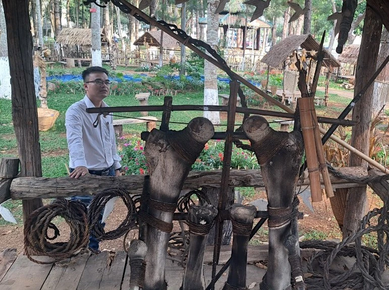 Kẻ trộm đã lấy cắp lao thú kim loại tại khu vực nhà voi Unknown.jpeg