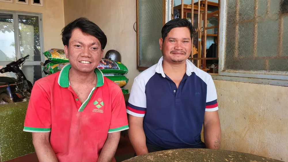 Liên và bố gửi lời chúc tết đến bạn đọc Báo SGGP. Ảnh: HỮU PHÚC 125188b94193fecda782.jpg