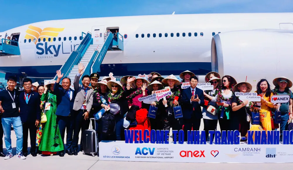 Sân bay Cam Ranh đón hơn 500 khách du lịch từ Ba Lan vào dịp mùng 1 Tết nhan 2.jpeg