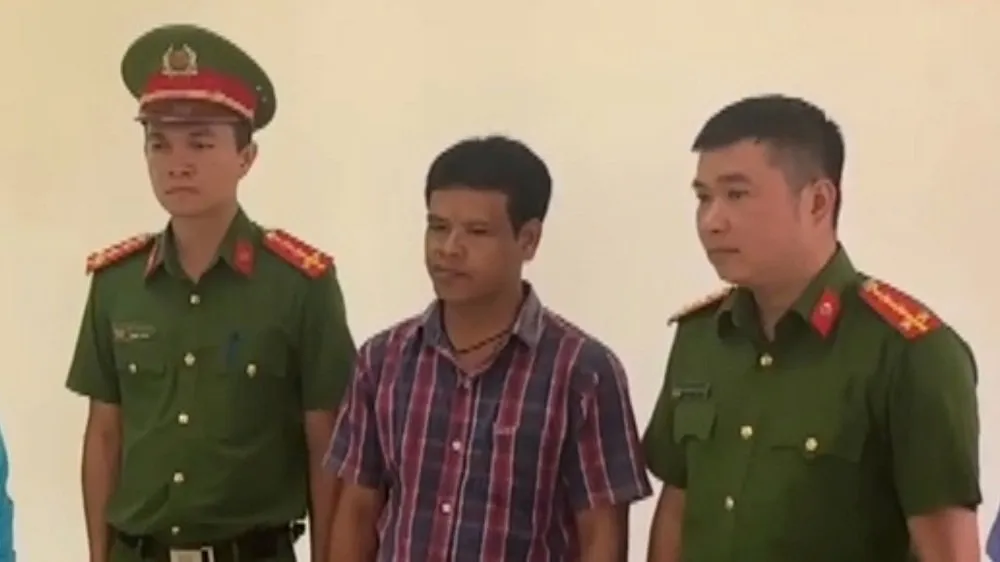 Công an khởi tố ông Đinh Văn Nơ. Ảnh: CÔNG AN GIA LAI Y1KbJdNpZffnlRo0hIeQCfpEkYYEOzdHYtdGTbW8.jpg