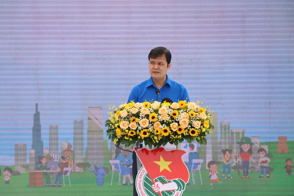 Bí thư thứ nhất Trung ương Đoàn Bùi Quang Huy phát biểu ra quân Chiến dịch Thanh niên tình nguyện hè. Ảnh: HỮU PHÚC A4.jpg