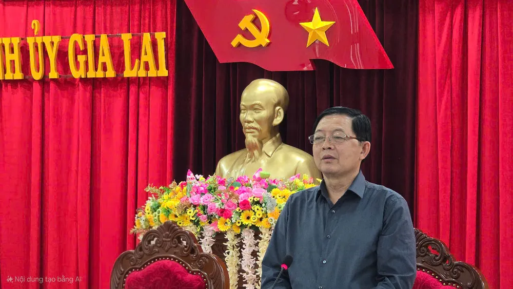 លោក Ho Quoc Dung លេខាបក្សខេត្តបានថ្លែងក្នុងសន្និសីទ។ 01f734cbd8d26e8c37c3.jpg