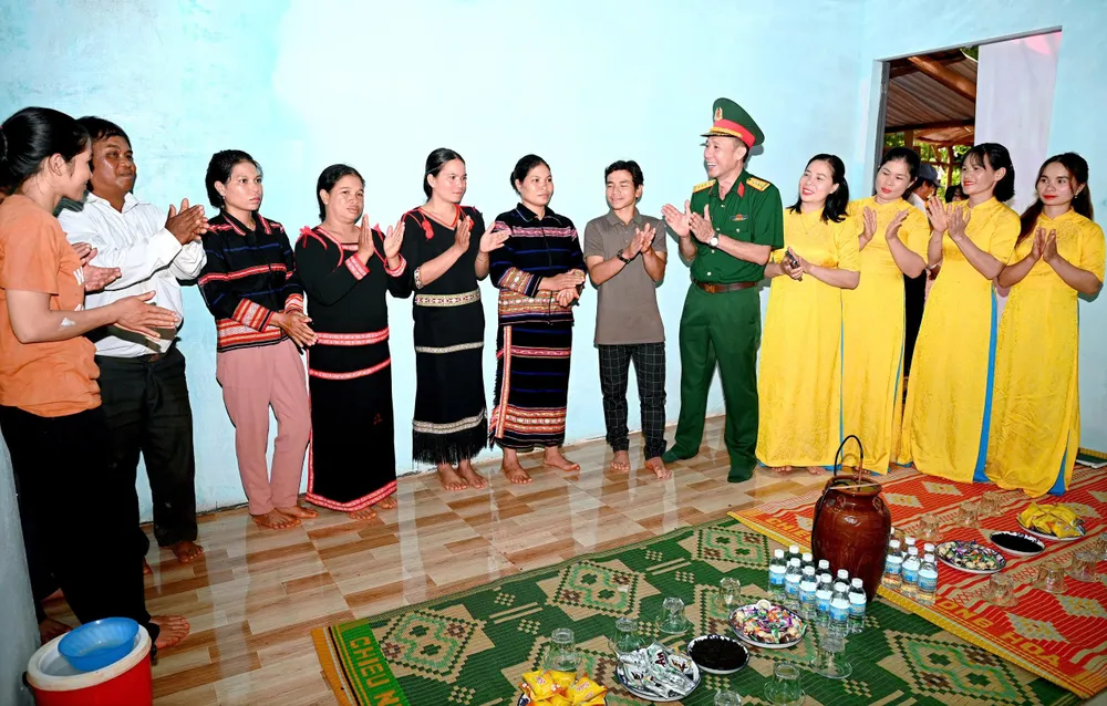 ផ្ទះថ្មីនេះត្រូវបានសាងសង់និងជួសជុលដោយមានការឧបត្ថម្ភពីអង្គភាពយោធភូមិភាគទី១៥ ហើយនឹងជួយដោះស្រាយជូនប្រជាពលរដ្ឋ។ dfe13a7c5e4be815b15a.jpg