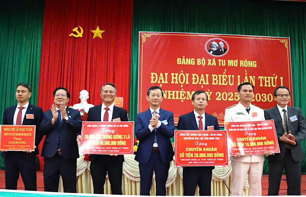 トゥモロンコミューンは団体や個人からの支援を受けている。写真:HUU PHUC bcdfsv.jpeg