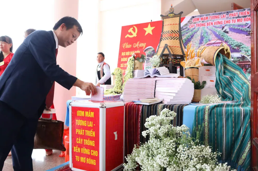 代表団はプログラムを支持する。写真:HUU PHUC dfs.jpeg