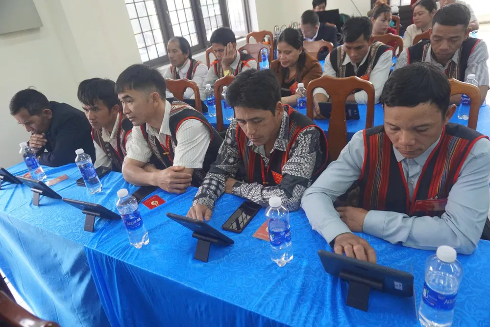 Tất cả tài liệu được tích hợp trên máy tính bảng. Ảnh: HPH ECFRDS.jpeg