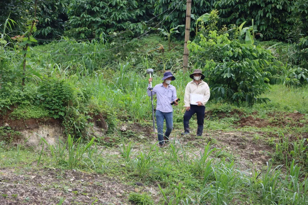 Lực lượng chức năng đo đạc thiệt hại bbbb.jpeg