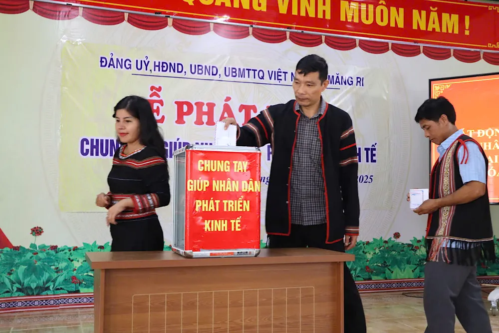 Xã Măng Ri huy động nguồn lực giúp người dân khôi phục sản xuất sau bão cfwe.jpeg