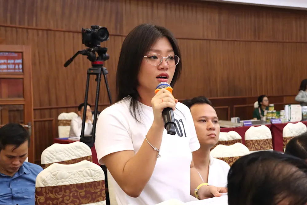 Đại diện một doanh nghiệp kiến nghị các nội dung để thúc đẩy doanh nghiệp phát triển. Ảnh: HỮU PHÚC dsf.jpeg