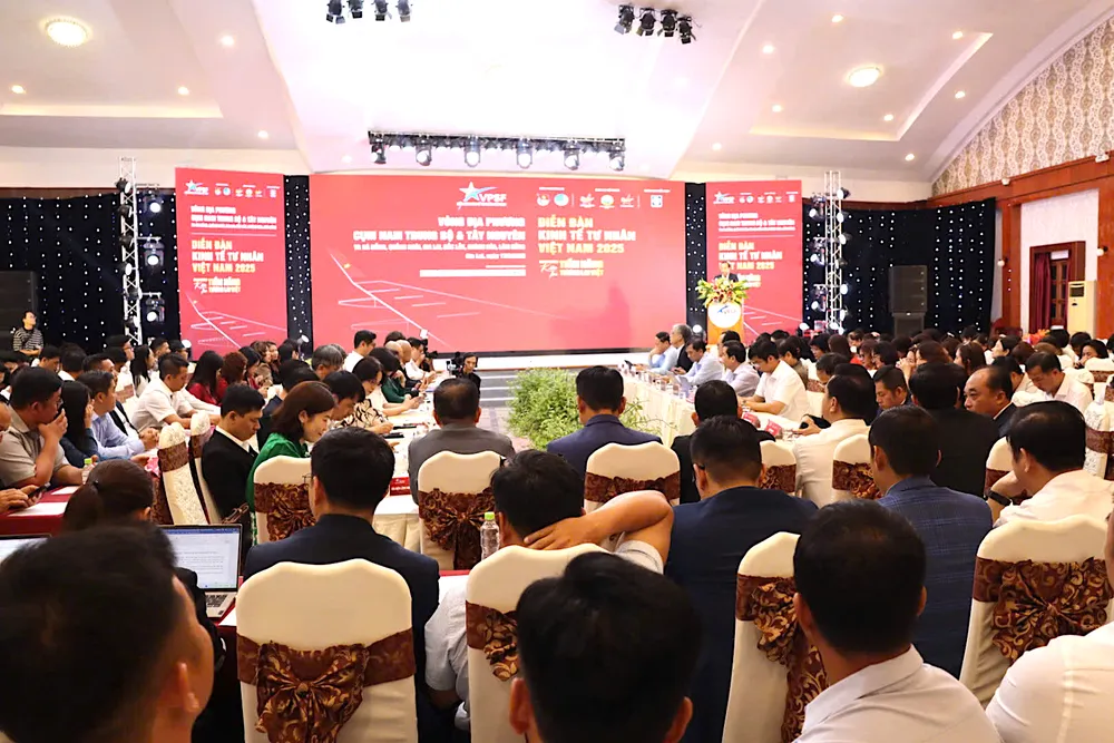 Quang cảnh vòng đối thoại. Ảnh: HỮU PHÚC dsfg.jpeg