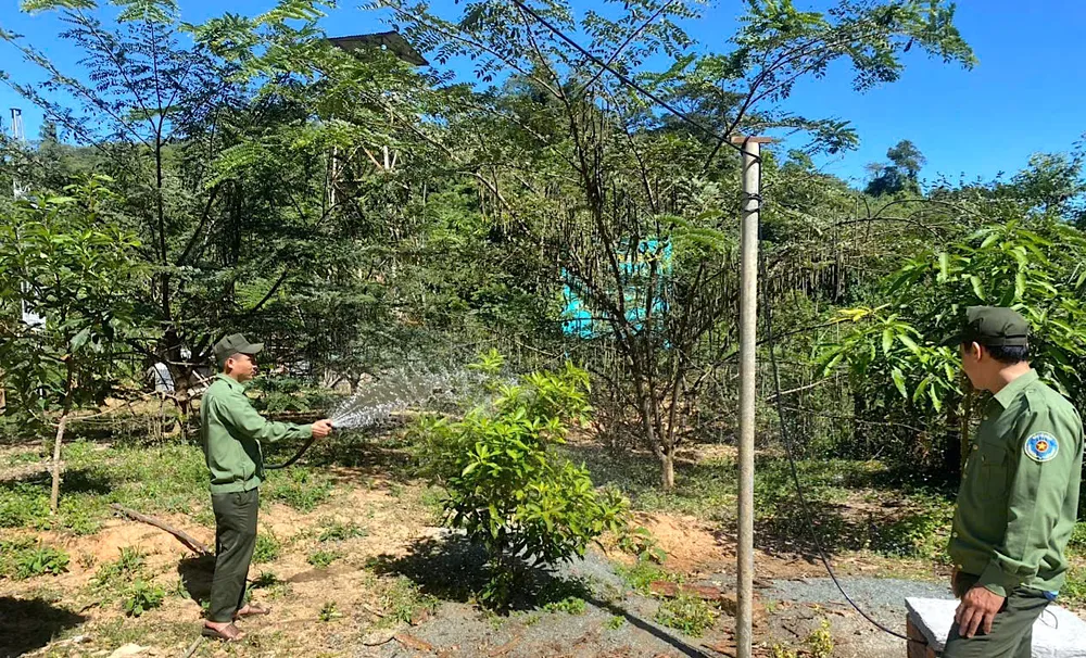 Nước từ giếng khoan đã giúp Trạm Quản lý bảo vệ rừng Ya Krei không còn lo thiếu nước mùa khô. Ảnh: XT hhh.jpeg
