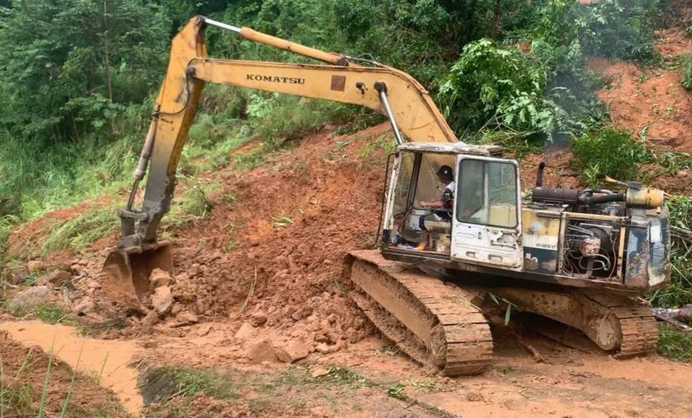 Vị trí sạt lở được hốt dọn de.jpeg