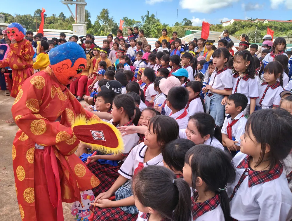 Các cháu vui chơi trung thu tjyr7f.jpeg