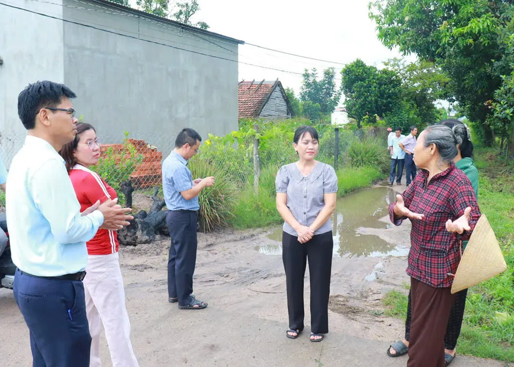 Chính quyền xã Ia Hiao nghe người dân chia sẻ về việc hiến đất vdgsf.jpeg