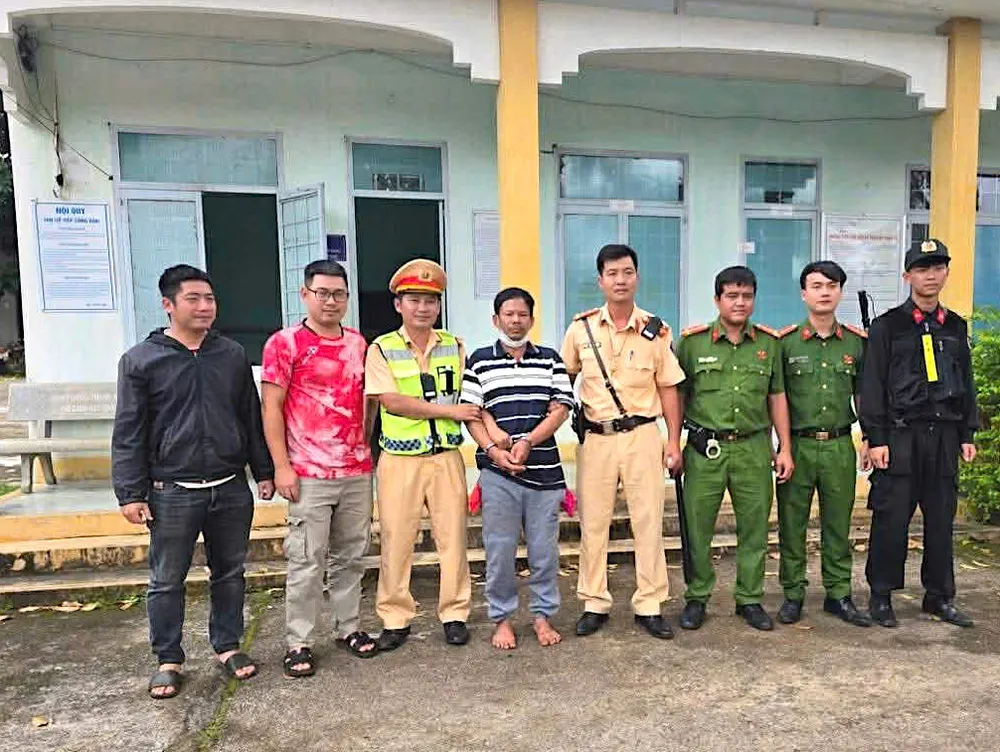 Nghi phạm bị bắt giữ, đưa về trụ sở làm việc 02a0d0ad1850950ecc41.jpg