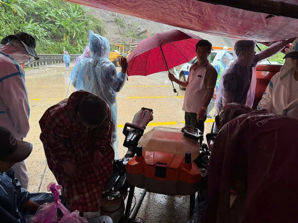 Thiết bị bay không người lái được trưng dụng để cứu trợ 6581d6e9114f9c11c55e.jpg