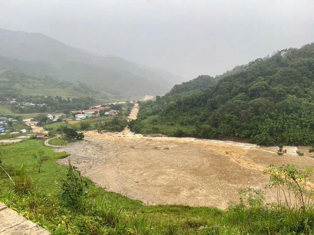 Hiện mực nước trên sông suối xã Ngọc Linh lên cao, ảnh hưởng đến người dân 9b54e597150c9852c11d.jpg