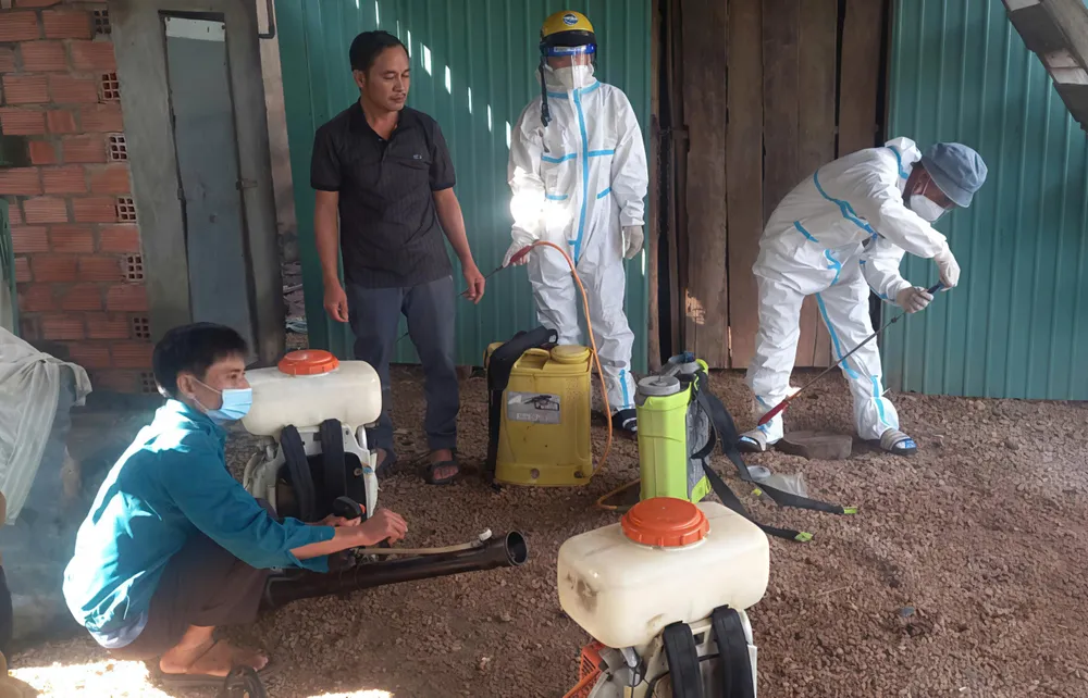 Spraya desinfektionsmedel i Ia Hiao kommun 10518794117160448.jpg