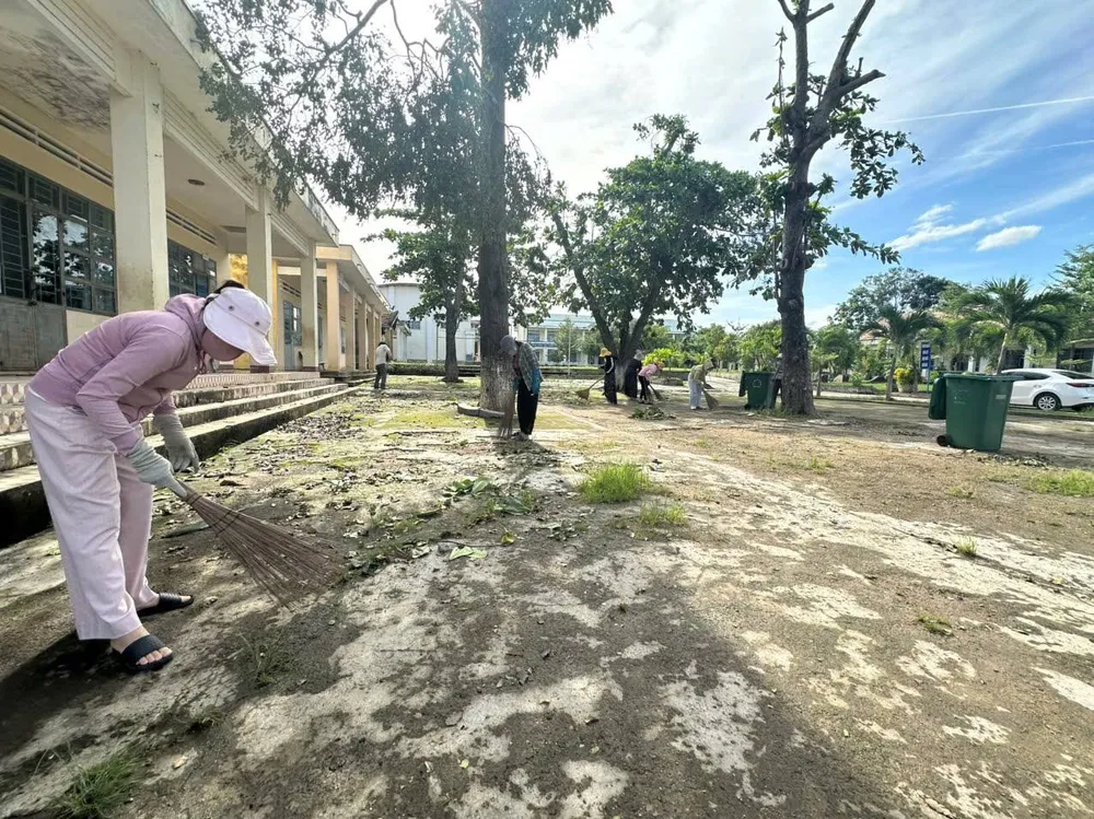 Skolor i Ia Hiao kommun städas för att välkomna elever. hrtegefe.jpg