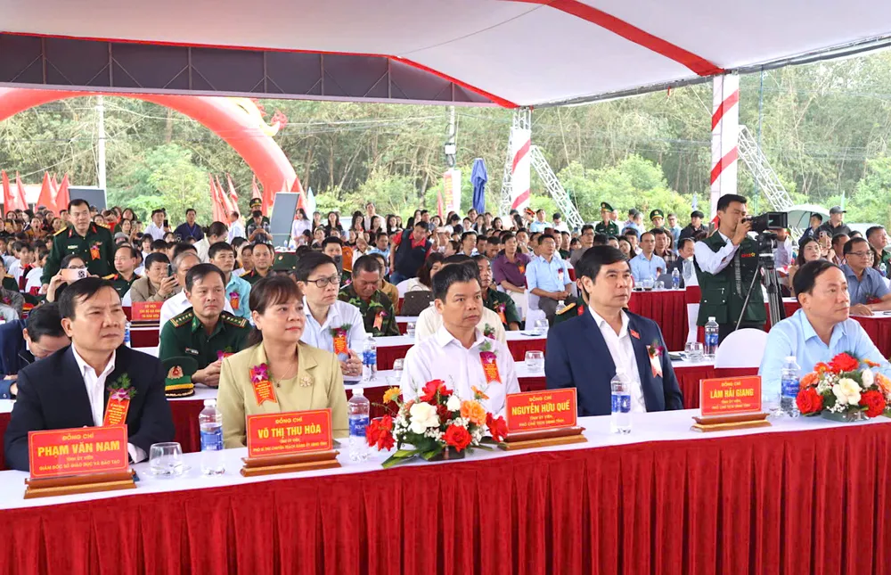 Các đại biểu tham dự lễ khởi công