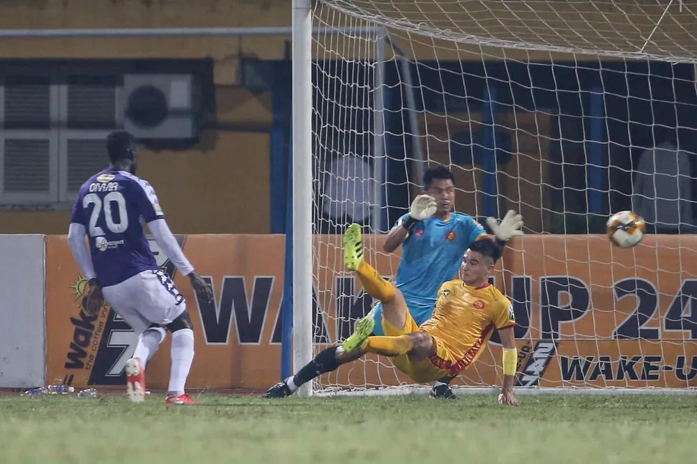 CLB Hà Nội giành chiến thắng "5 sao" trước Thanh Hóa ảnh 1