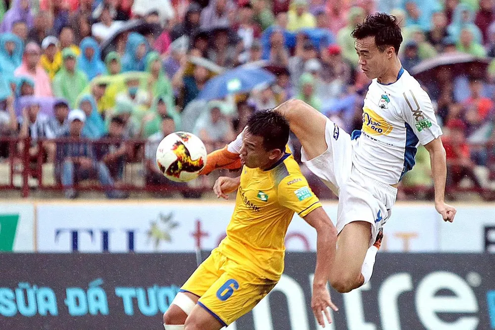 Thắng đậm HAGL, SLNA vào tốp 3 V-League ảnh 2