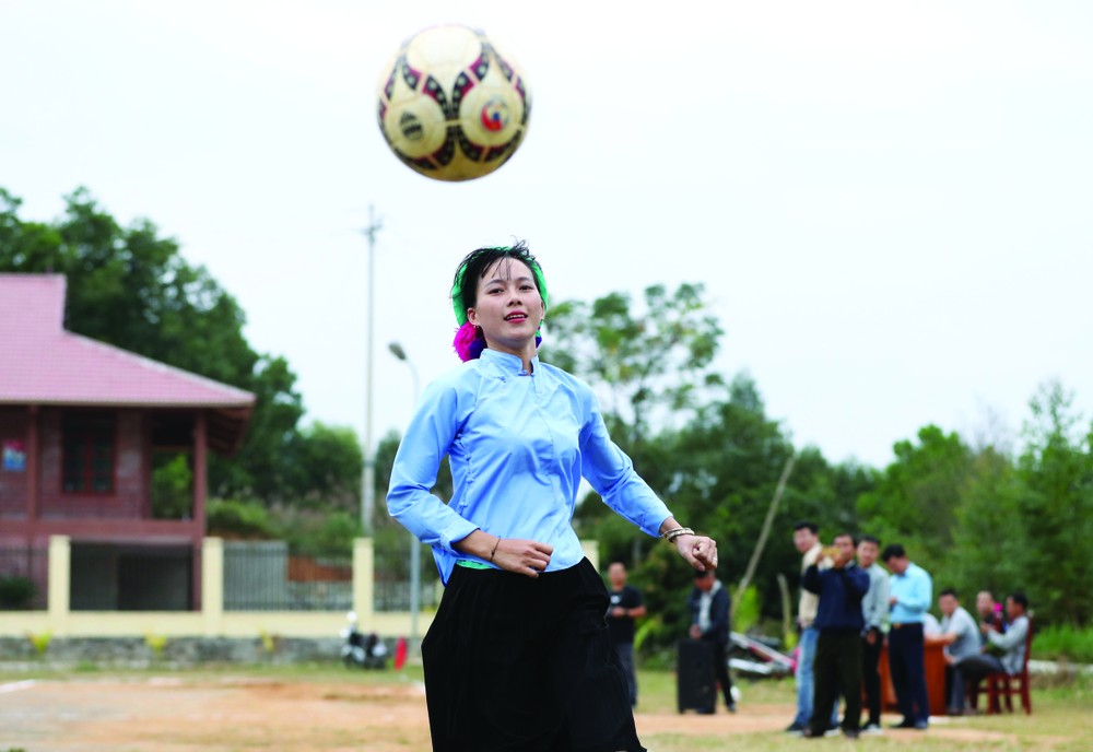 Female ethnic footballers at Huc Dong ảnh 3 Female ethnic footballers at Huc Dong ảnh 3