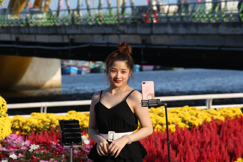 Đà Nẵng ngập tràn sắc xuân với đường hoa Tết  ảnh 4 Đà Nẵng ngập tràn sắc xuân với đường hoa Tết  ảnh 4