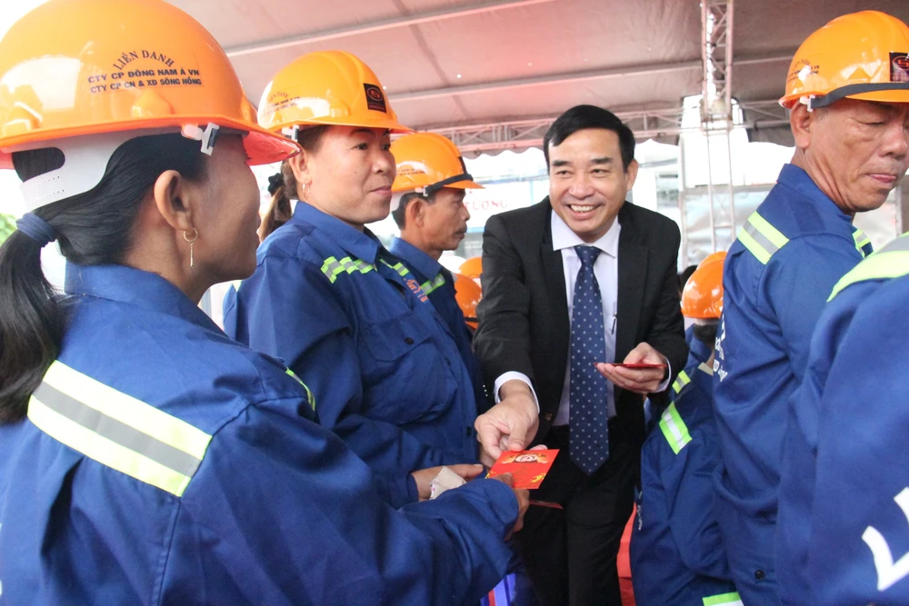 Lãnh đạo TP Đà Nẵng dự lễ ra quân đầu năm 2020 tại các công trình trọng điểm ảnh 8 Lãnh đạo TP Đà Nẵng dự lễ ra quân đầu năm 2020 tại các công trình trọng điểm ảnh 8
