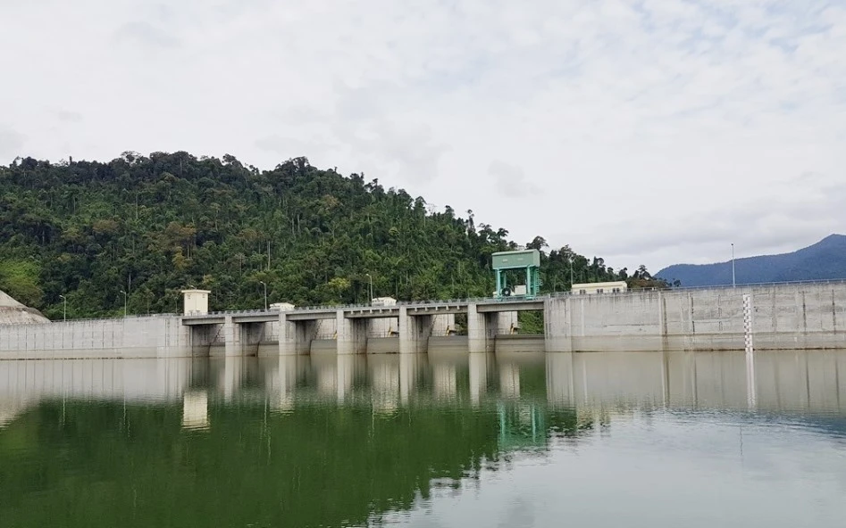 Để đảm bảo tính kịp thời trong việc cấp nước sinh hoạt, Chủ tịch UBND thành phố Đà Nẵng yêu cầu chủ các hồ chứa thủy điện thực hiện vận hành xả nước về hạ du sông Vu Gia theo lệnh điều hành của người đại diện là ông Tô Văn Hùng, Giám đốc Sở TNMT TP Đà Nẵn