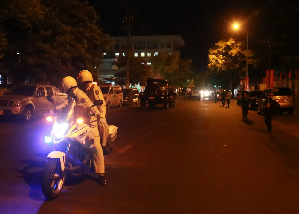 Phun hóa chất tại Bệnh viện C và Bệnh viện Đà Nẵng phòng chống Covid-19 ảnh 1