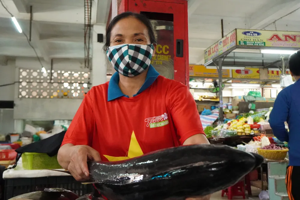 1.500 tiểu thương đồng loạt mặc áo “Đà Nẵng ơi cố lên“ ảnh 2 1.500 tiểu thương đồng loạt mặc áo “Đà Nẵng ơi cố lên“ ảnh 2