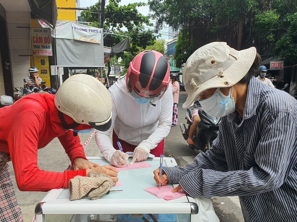 Đà Nẵng: Ngày đầu đi chợ bằng thẻ theo ngày chẵn lẻ ảnh 4