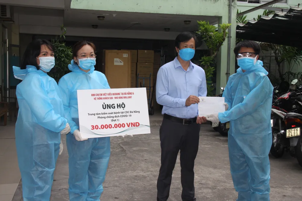 500 triệu đồng ủng hộ các lực lượng tuyến đầu chống dịch ảnh 2