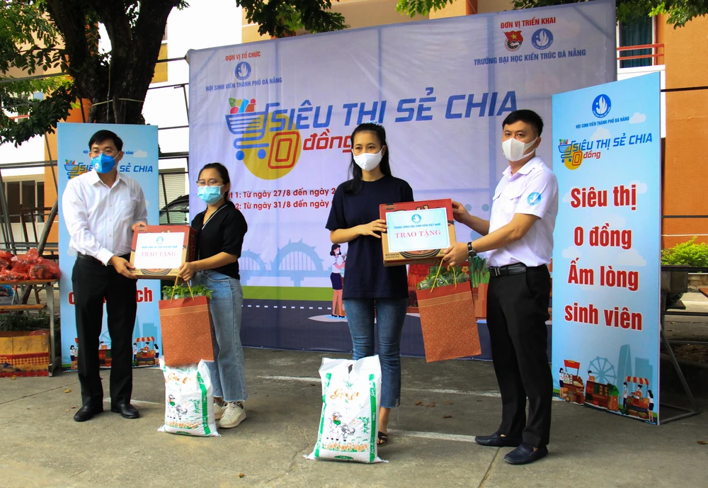 “Siêu thị sẻ chia 0 đồng” hỗ trợ sinh viên Đà Nẵng trong mùa Covid-19 ảnh 16 “Siêu thị sẻ chia 0 đồng” hỗ trợ sinh viên Đà Nẵng trong mùa Covid-19 ảnh 16