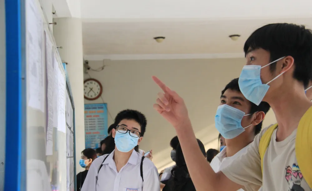 Gần 11.000 thí sinh thi tốt nghiệp THPT đợt 2 được lấy mẫu xét nghiệm Covid-19 tại Đà Nẵng ảnh 9