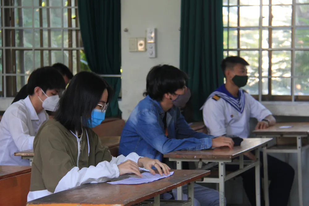Gần 11.000 thí sinh thi tốt nghiệp THPT đợt 2 được lấy mẫu xét nghiệm Covid-19 tại Đà Nẵng ảnh 13