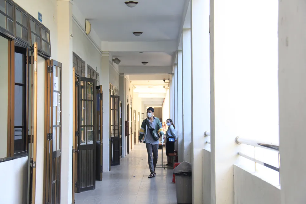 Gần 11.000 thí sinh thi tốt nghiệp THPT đợt 2 được lấy mẫu xét nghiệm Covid-19 tại Đà Nẵng ảnh 10