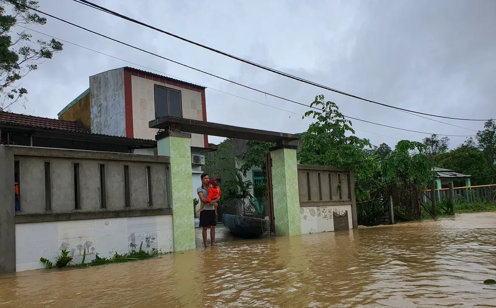 Sinh hoạt của người dân vùng lũ Đà Nẵng  ảnh 2