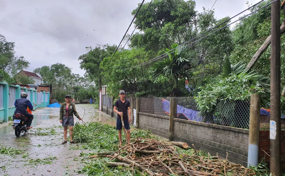 Sinh hoạt của người dân vùng lũ Đà Nẵng  ảnh 6