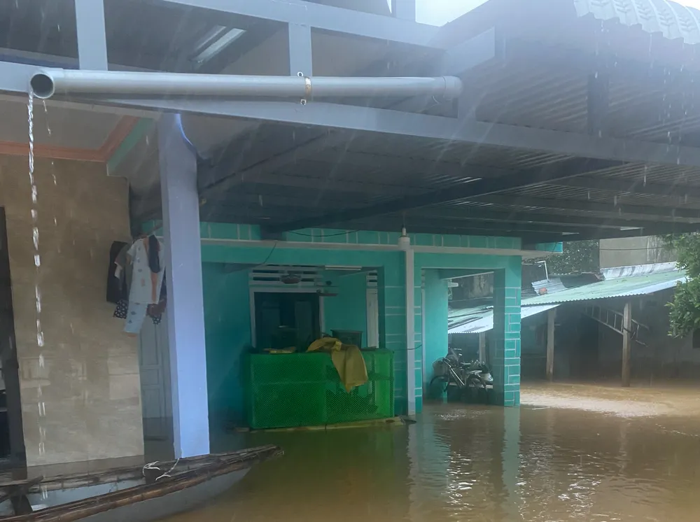 Sinh hoạt của người dân vùng lũ Đà Nẵng  ảnh 14